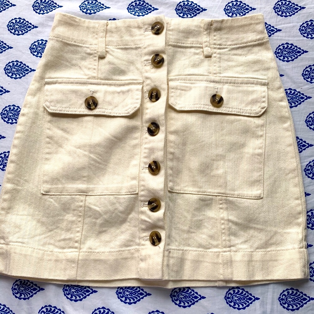 BUTTONED SKIRT